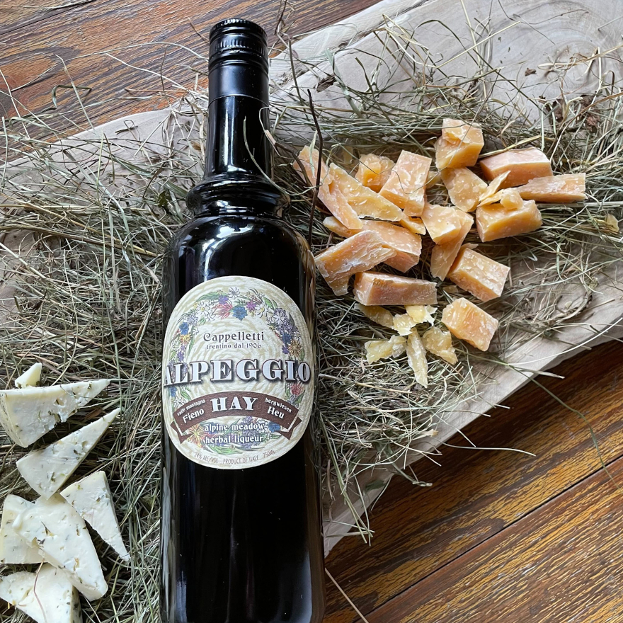 Alpeggio Hay Liqueur image