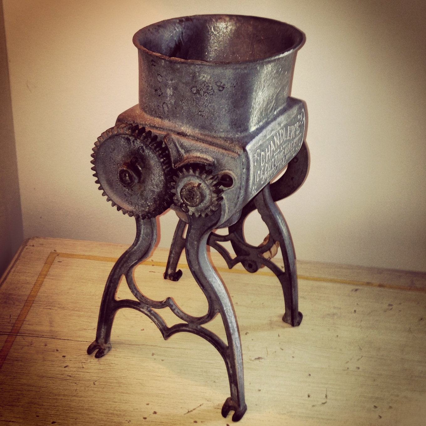 Vintage Hand Crank Grinder Restoration 