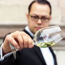 Ο coach των παγκόσμιων νικητών σε διαγωνισμούς sommelier σε master class στην Θεσσαλονίκη image
