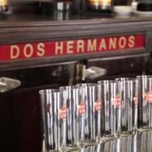 Dos Hermanos image